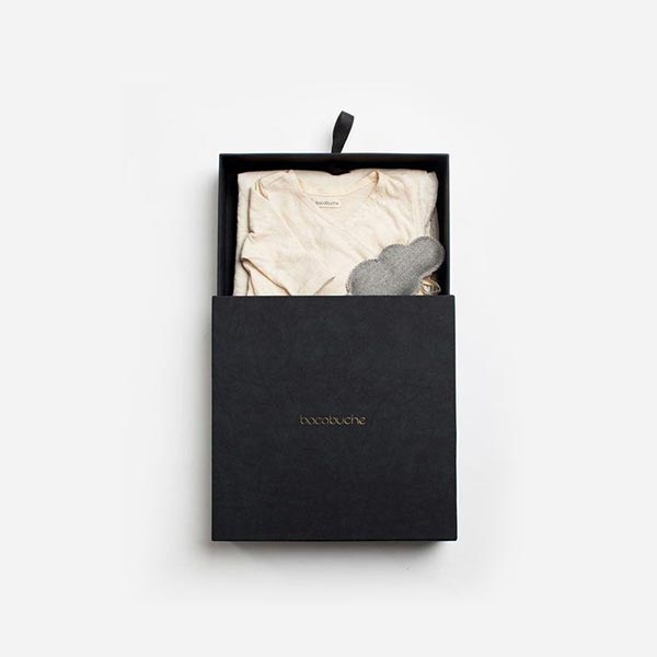 luxury-apparel-boxes-with-logo